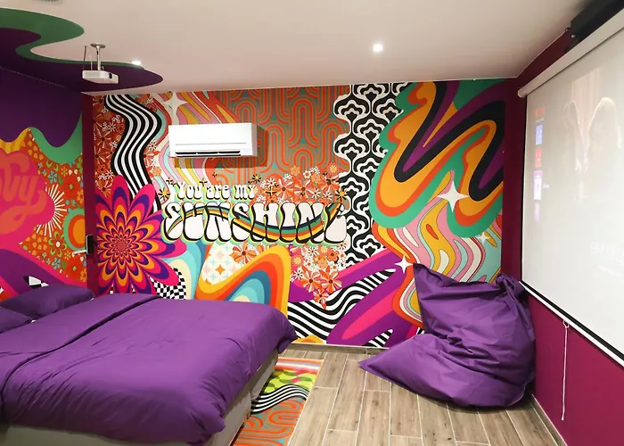 Capsule Groovy-Jacuzzi-Sauna-Billard-Netflix- Nintendo Switch & Jeux